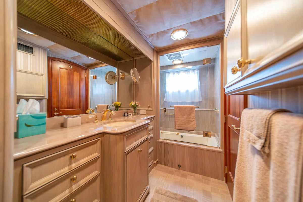 M/Y Escape