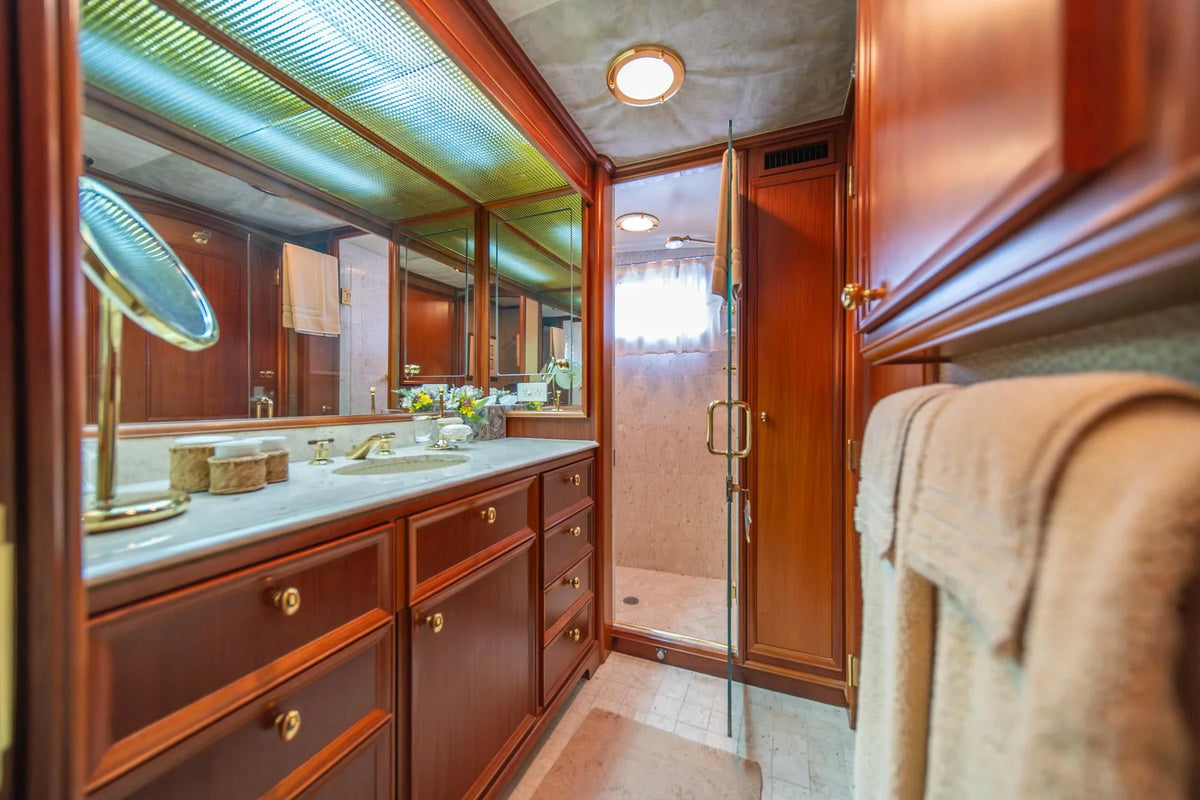 M/Y Escape